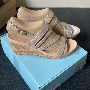 Life stride gold discover platino wedge heel size 10
